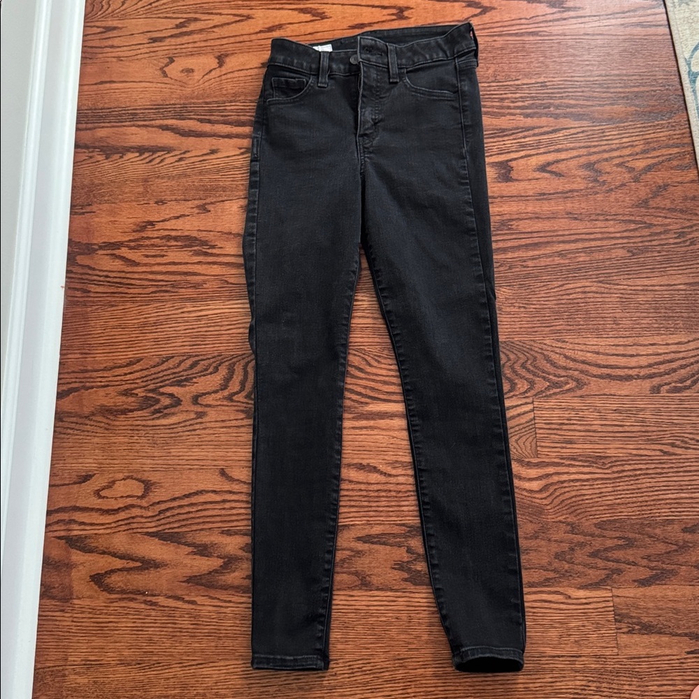 Universal High Rise Jeggings in Black
